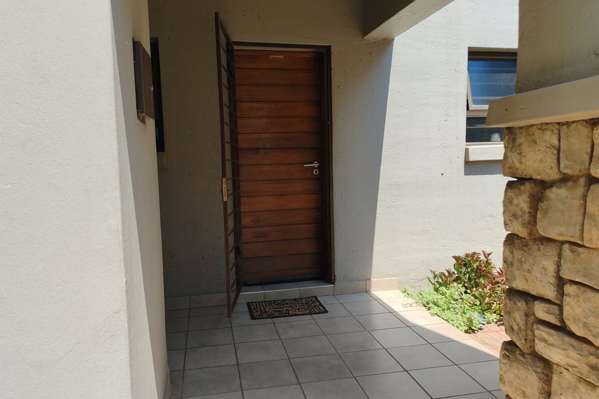 Charming 1-Bedroom Apartment for Sale in Sunninghill, Sandton - Photo 3