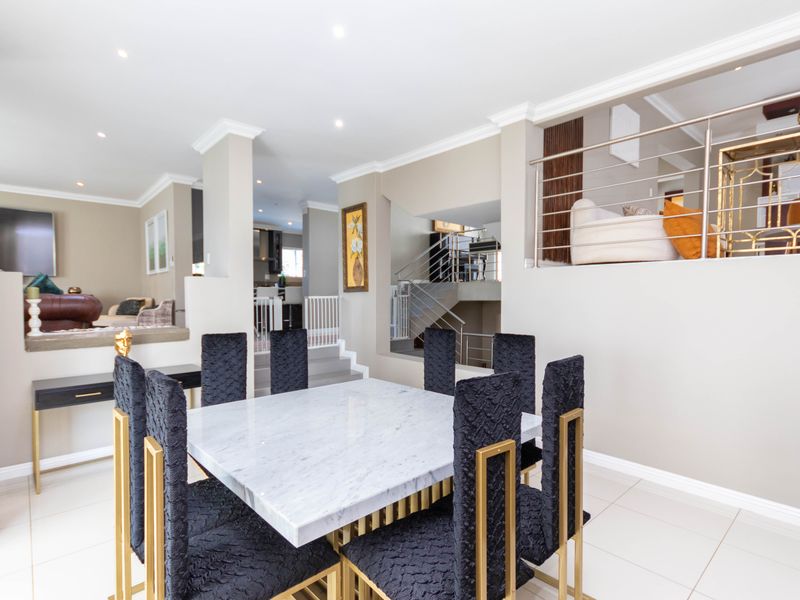 LARGE AND SPACIOUS FAMILY HOME SET IN THE SAFE AND SECURE HYDE PARK TERRACE ESTATE - Photo 8
