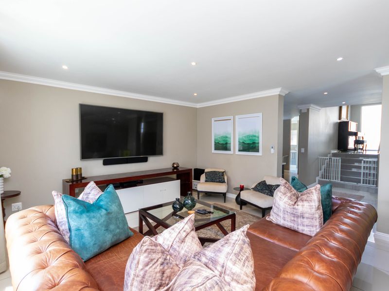 LARGE AND SPACIOUS FAMILY HOME SET IN THE SAFE AND SECURE HYDE PARK TERRACE ESTATE - Photo 5