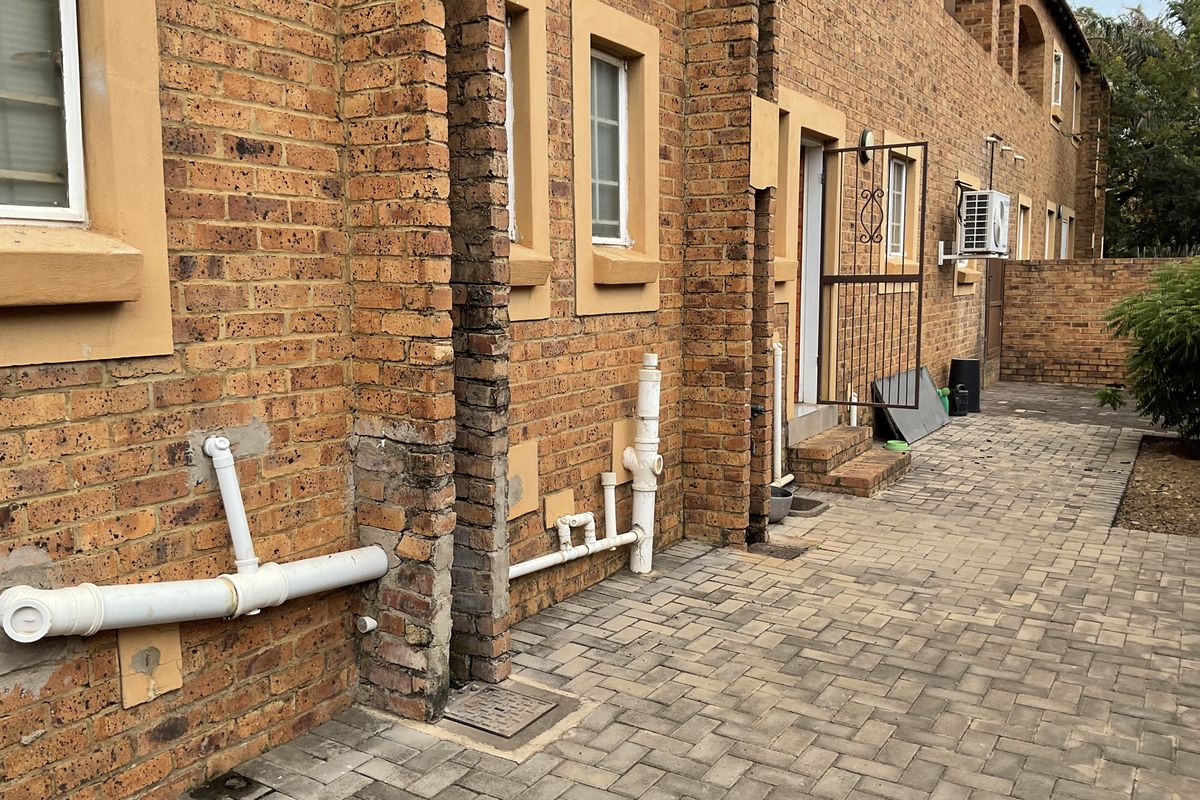 Spacious 3-Bedroom Home in Prime Location - Photo 4