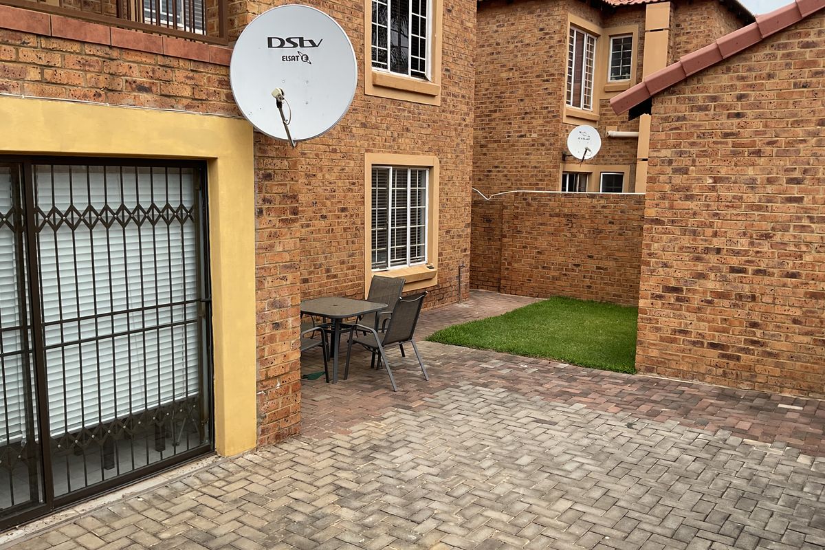 Spacious 3-Bedroom Home in Prime Location - Photo 2