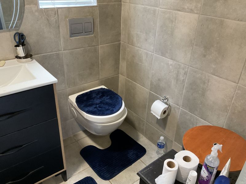 Spacious 3-Bedroom Home in Prime Location - Photo 9