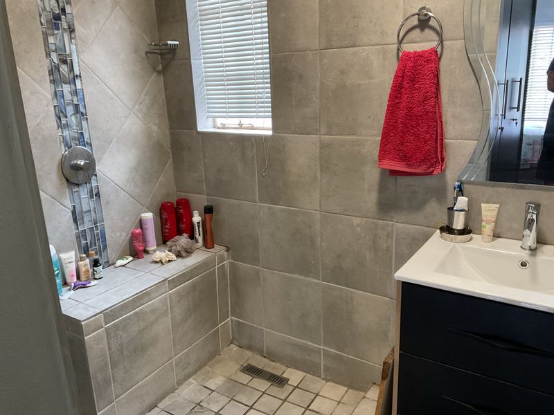 Spacious 3-Bedroom Home in Prime Location - Photo 10