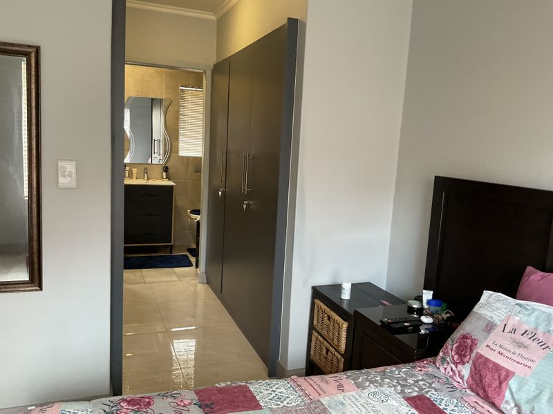 Spacious 3-Bedroom Home in Prime Location - Photo 7