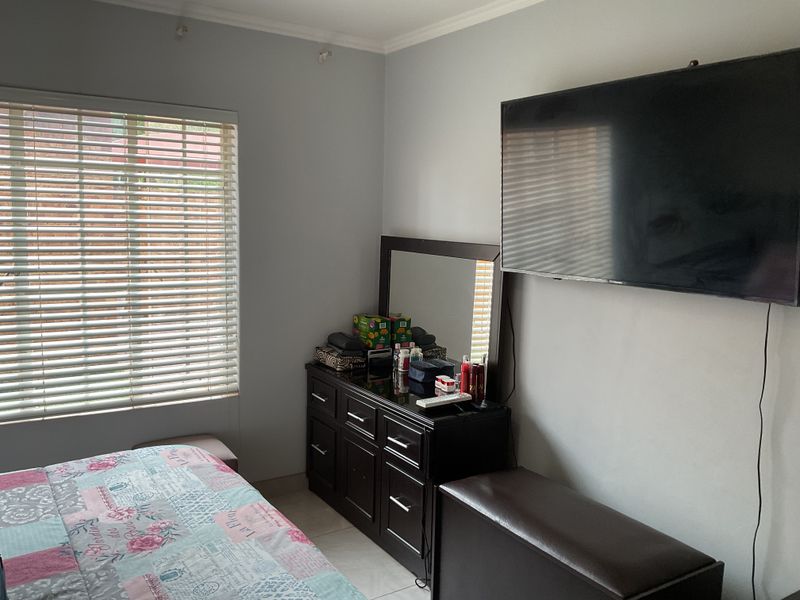 Spacious 3-Bedroom Home in Prime Location - Photo 6