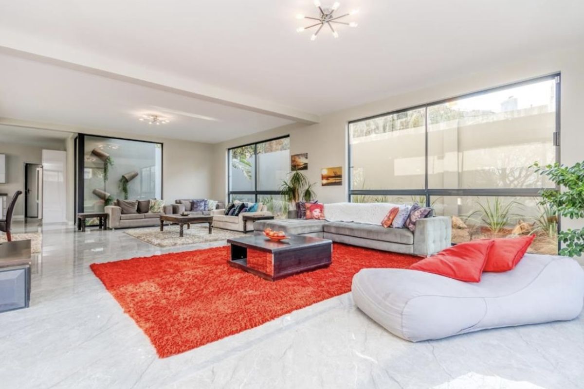 4 Bedroom House for Sale in Bryanston East, Sandton - Photo 2