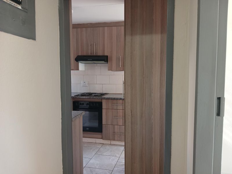 3 Bedroom House In Chiawelo, A Place You Can Call Home... - Photo 6