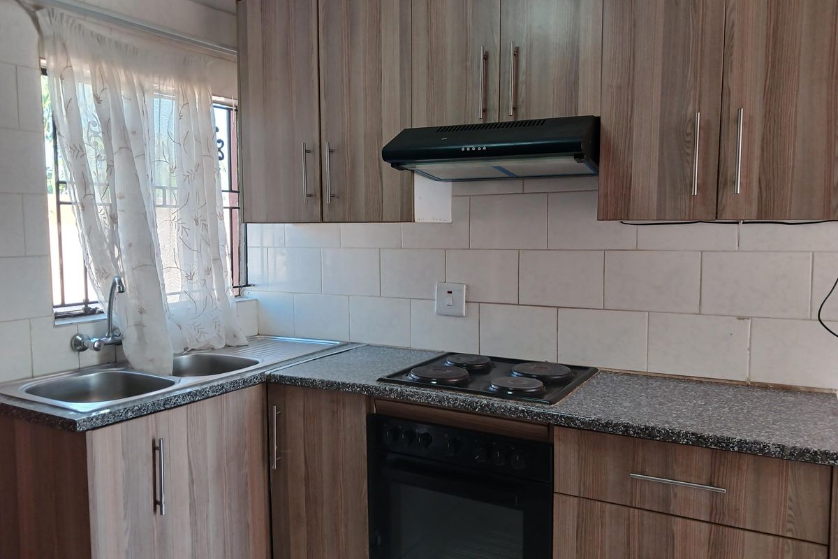 3 Bedroom House In Chiawelo, A Place You Can Call Home... - Photo 4