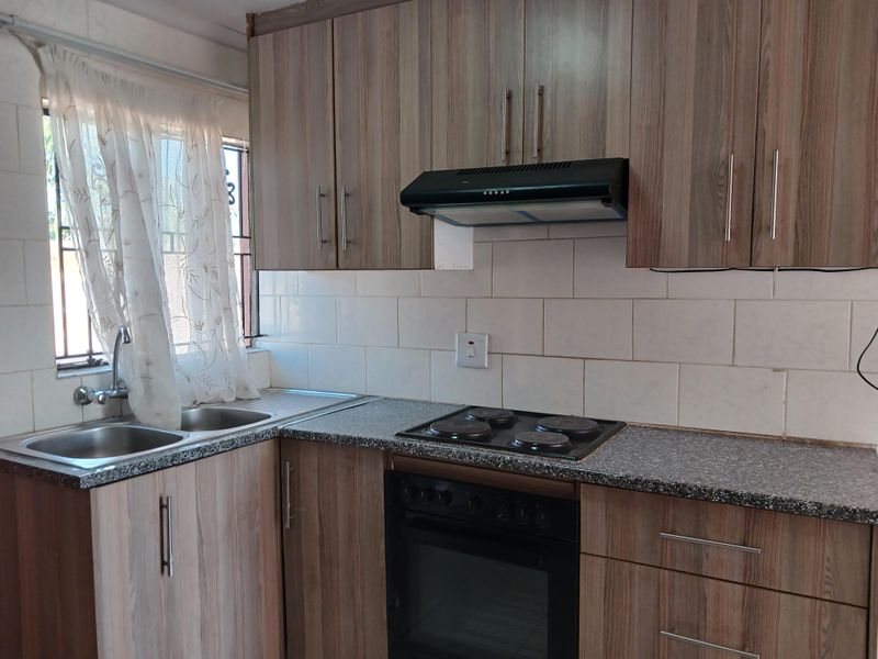 3 Bedroom House In Chiawelo, A Place You Can Call Home... - Photo 4