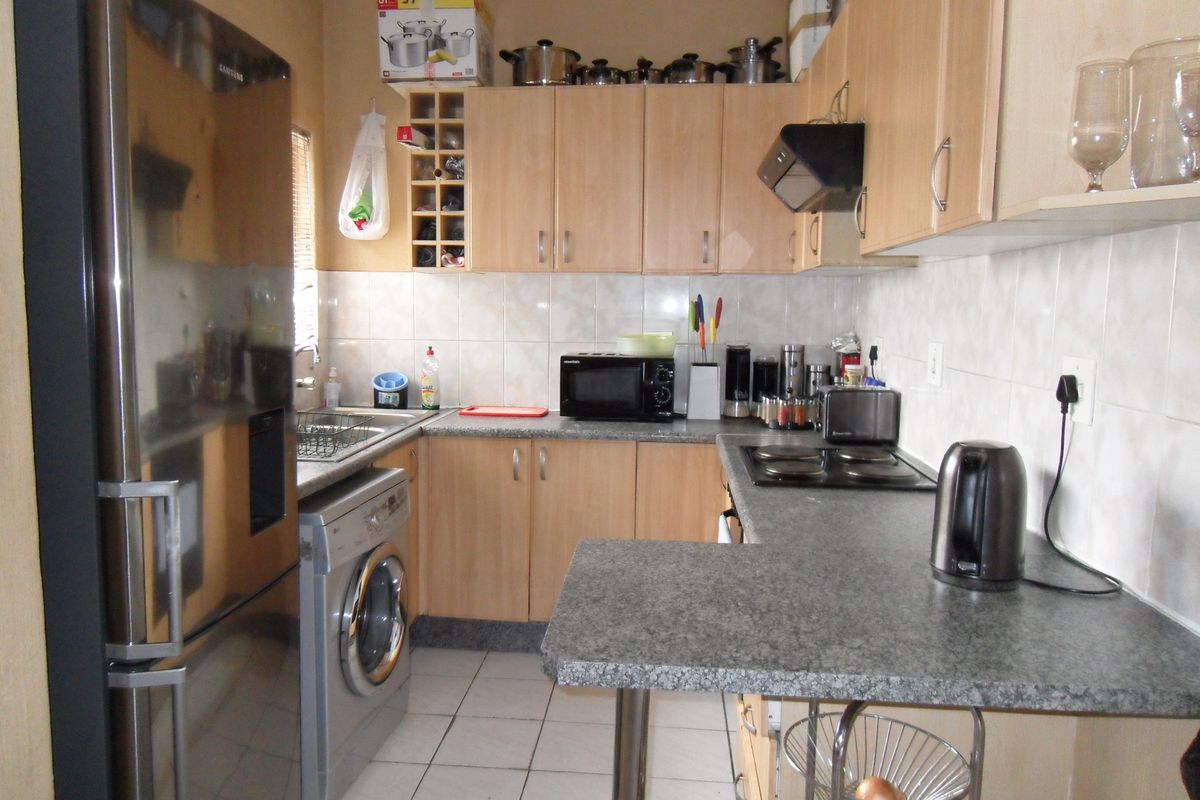 Townhouse For Sale - Photo 4