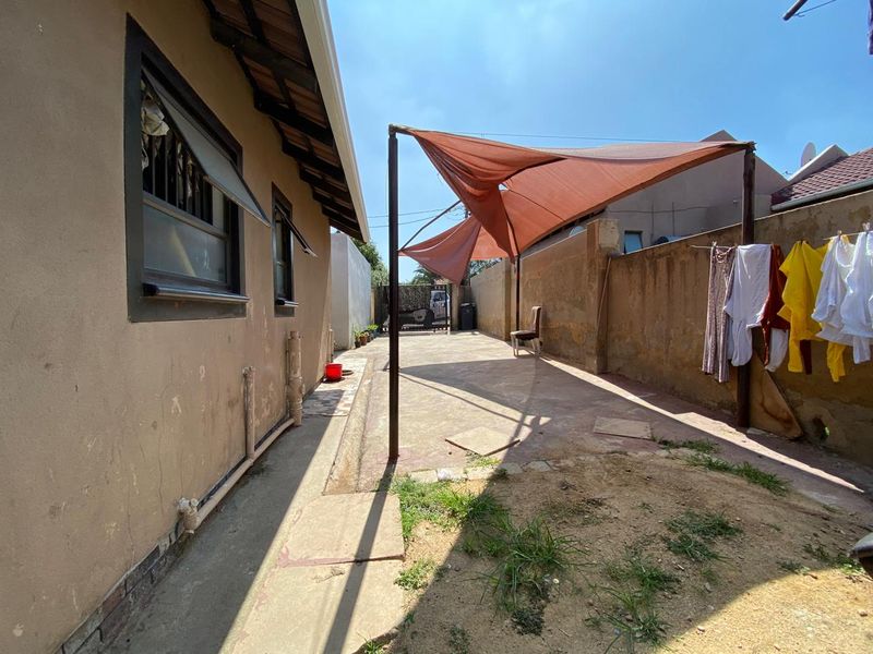 INVESTMENT OPPORTUNITY - LUXURY 8 BEDROOM HOUSE FOR SALE - Photo 2