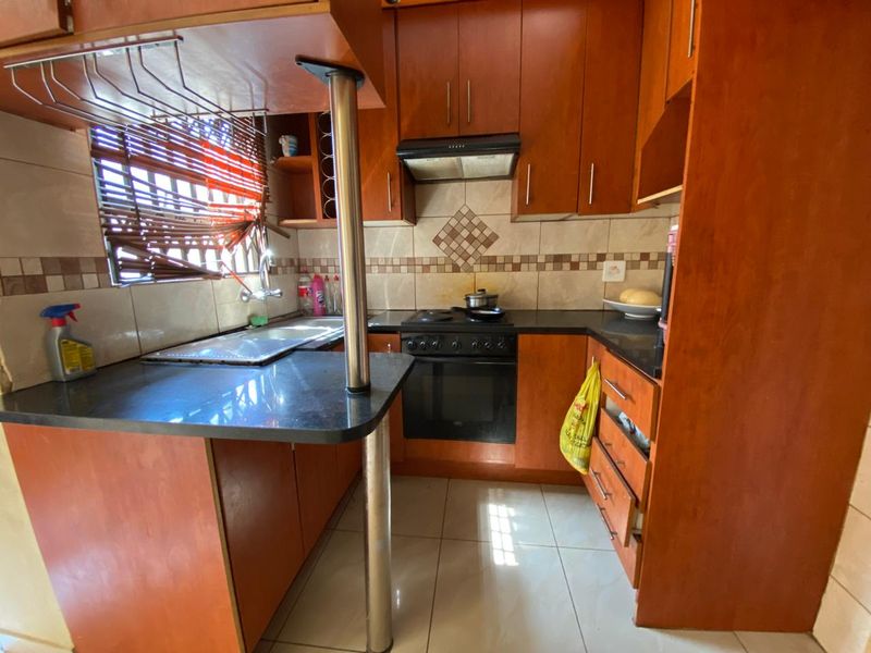 INVESTMENT OPPORTUNITY - LUXURY 8 BEDROOM HOUSE FOR SALE - Photo 3