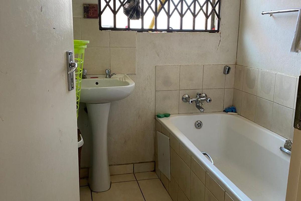 INVESTMENT OPPORTUNITY - LUXURY 8 BEDROOM HOUSE FOR SALE - Photo 4