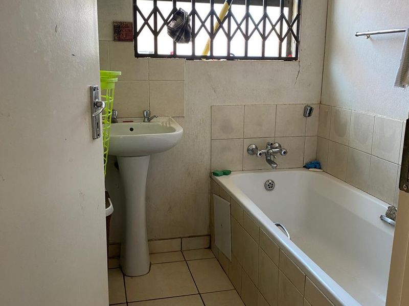 INVESTMENT OPPORTUNITY - LUXURY 8 BEDROOM HOUSE FOR SALE - Photo 4