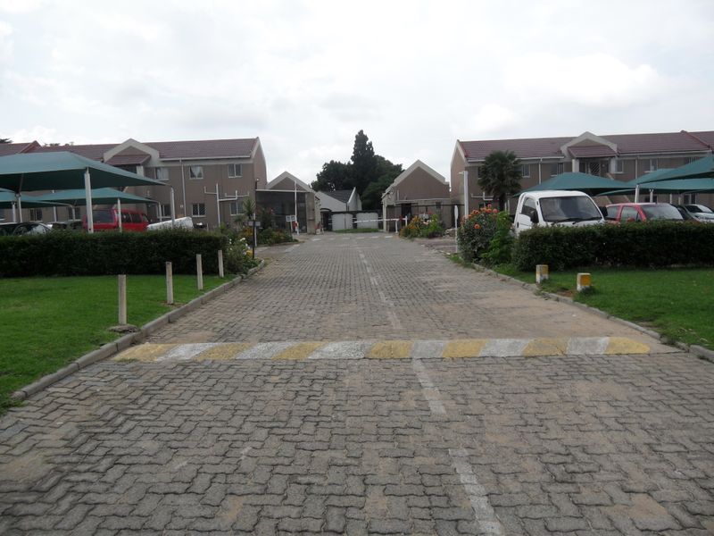 Townhouse For Sale - Photo 3