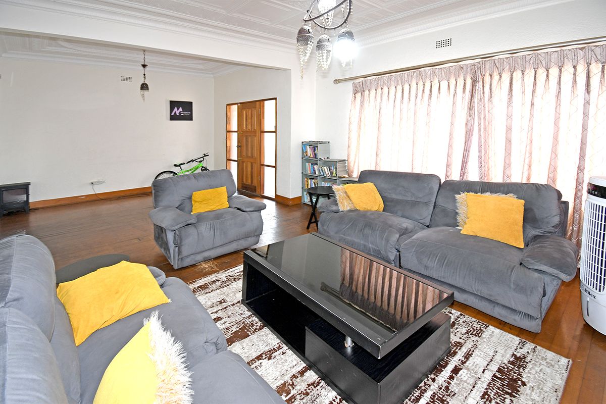 Charming 3 bedroom freestanding home in The Hill, Johannesburg perfect for families seeking comfort - Photo 2