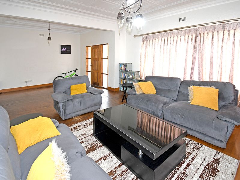 Charming 3 bedroom freestanding home in The Hill, Johannesburg perfect for families seeking comfort - Photo 2