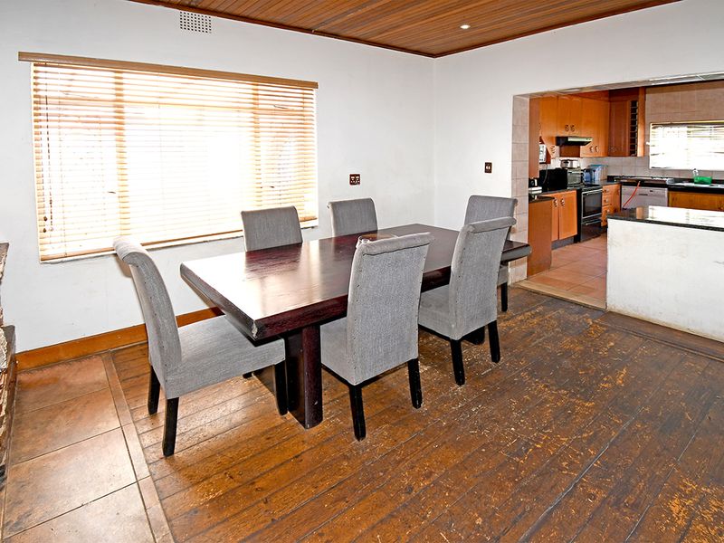 Charming 3 bedroom freestanding home in The Hill, Johannesburg perfect for families seeking comfort - Photo 6