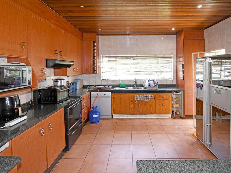 Charming 3 bedroom freestanding home in The Hill, Johannesburg perfect for families seeking comfort - Photo 7