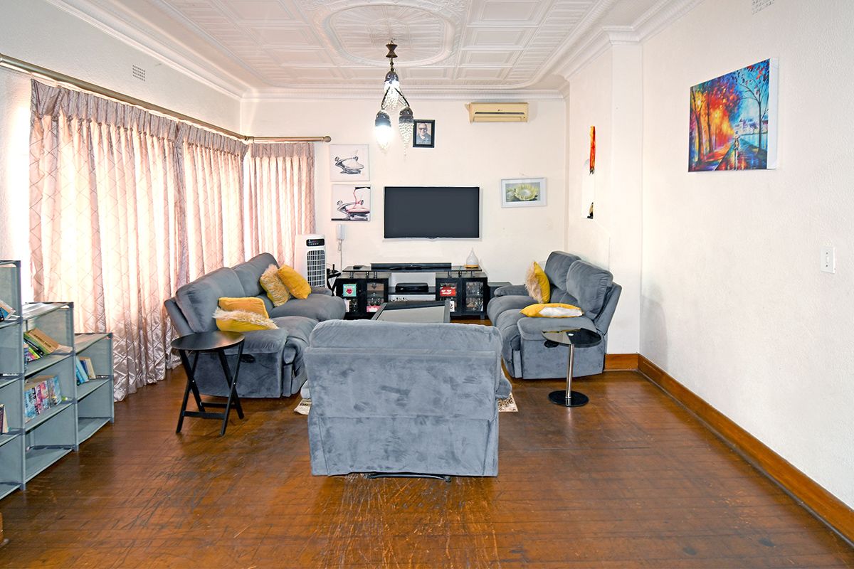 Charming 3 bedroom freestanding home in The Hill, Johannesburg perfect for families seeking comfort - Photo 3