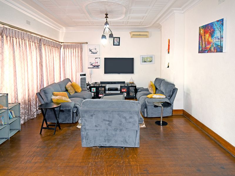 Charming 3 bedroom freestanding home in The Hill, Johannesburg perfect for families seeking comfort - Photo 3