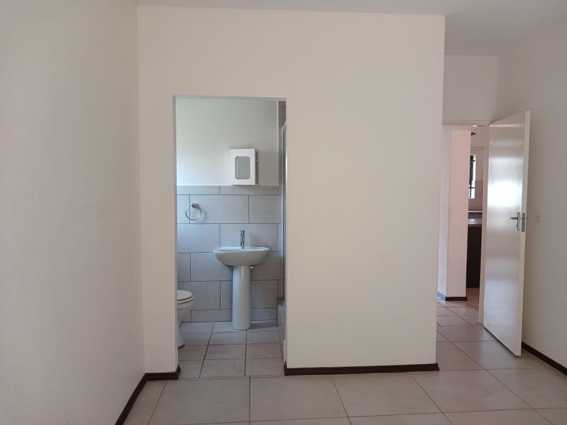 Stunning Ground Floor 2 Bed Apartment in Northworld... - Photo 9