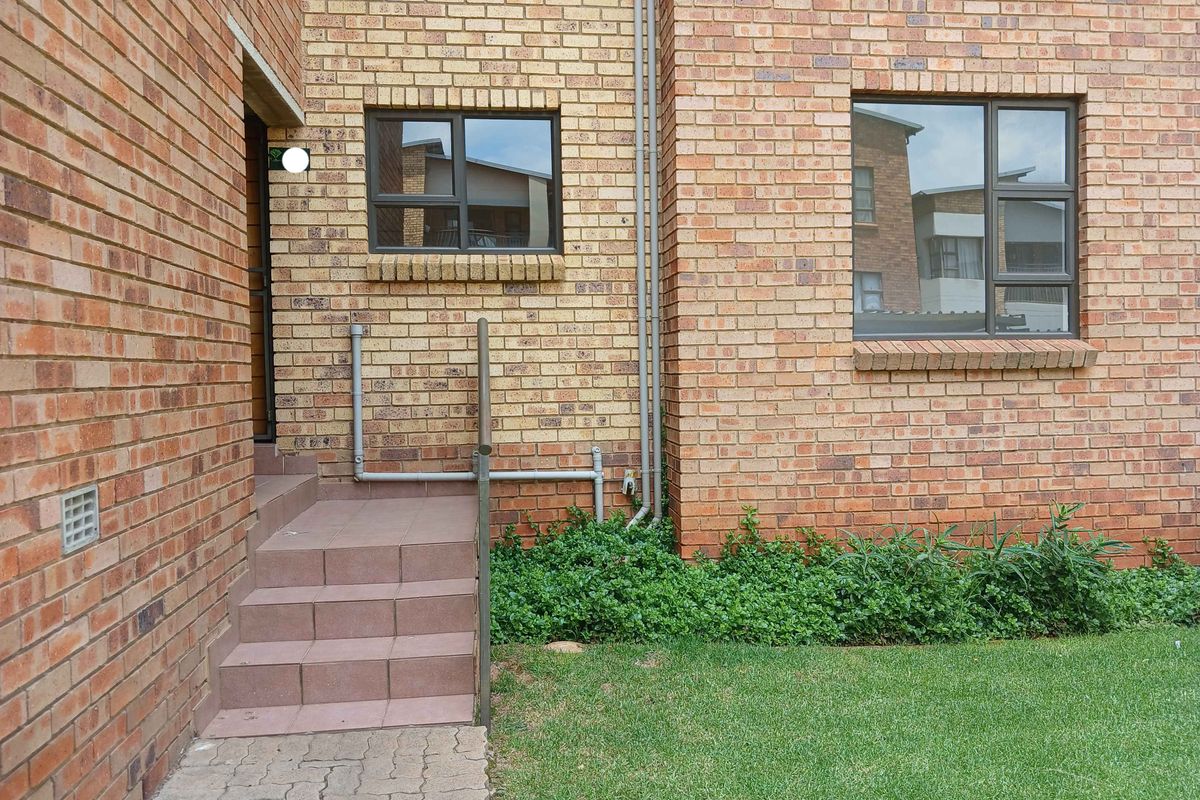 Stunning Ground Floor 2 Bed Apartment in Northworld... - Photo 2