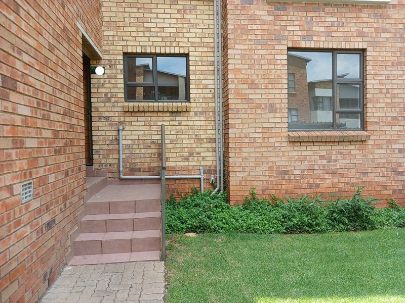 Stunning Ground Floor 2 Bed Apartment in Northworld... - Photo 2