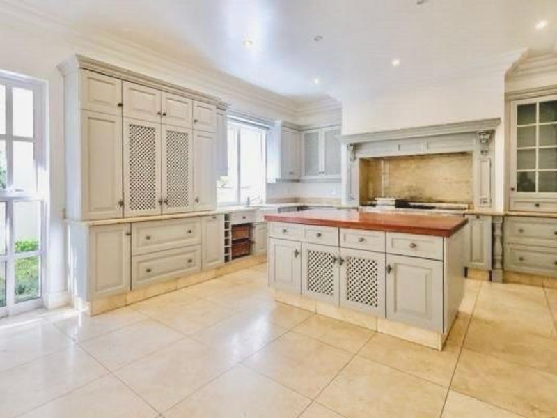 Sandhurst Sandton - Wealthy, Prestigious Suburb - Be the one to live the Luxury Lifestyle - Photo 10