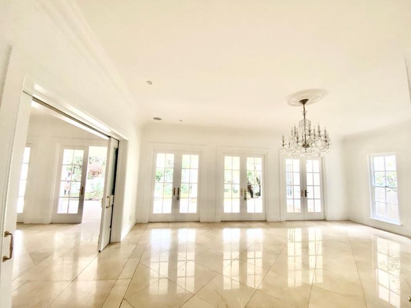 Sandhurst Sandton - Wealthy, Prestigious Suburb - Be the one to live the Luxury Lifestyle - Photo 6