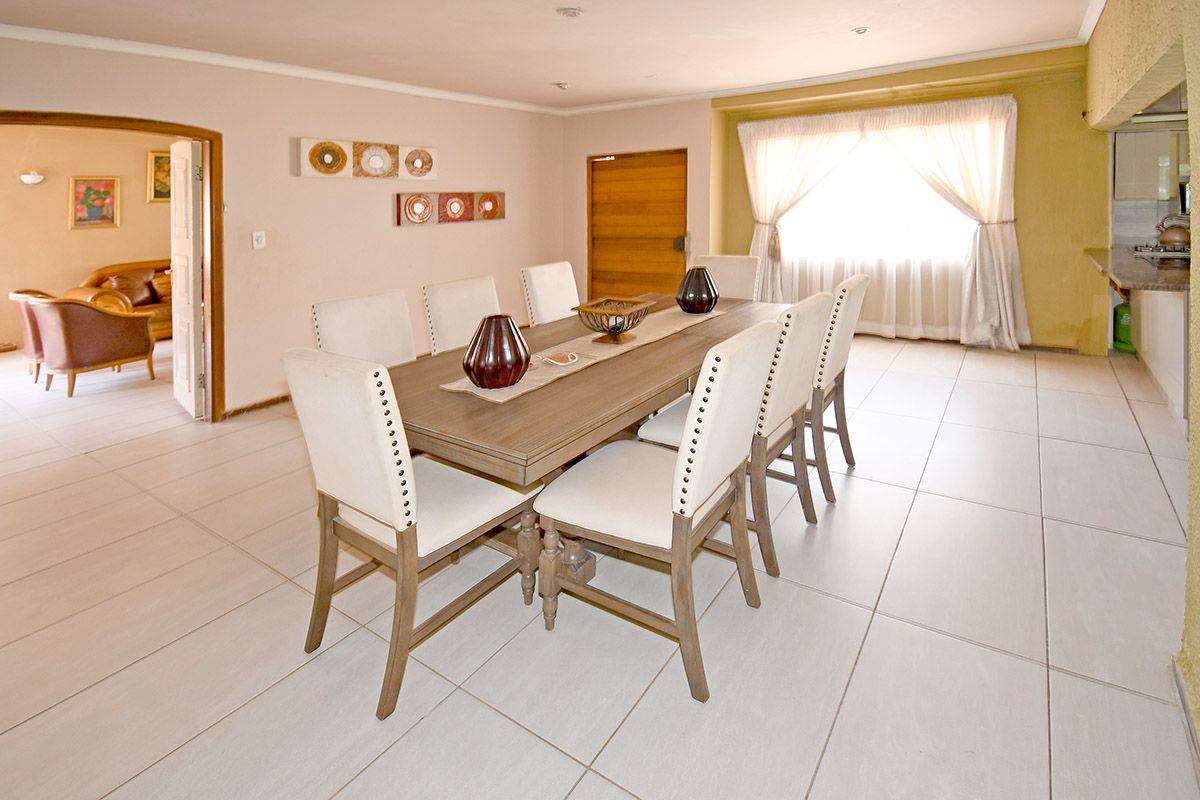 A FAMILY HOME WITH 3 WELL SIZED BEDROOMS FOR SALE IN CYRILDENE FOR R 1,750,000 - Photo 5