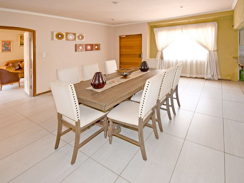A FAMILY HOME WITH 3 WELL SIZED BEDROOMS FOR SALE IN CYRILDENE FOR R 1,750,000 - Photo 5