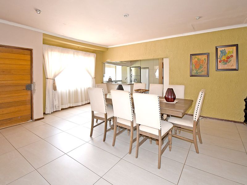 A FAMILY HOME WITH 3 WELL SIZED BEDROOMS FOR SALE IN CYRILDENE FOR R 1,750,000 - Photo 6