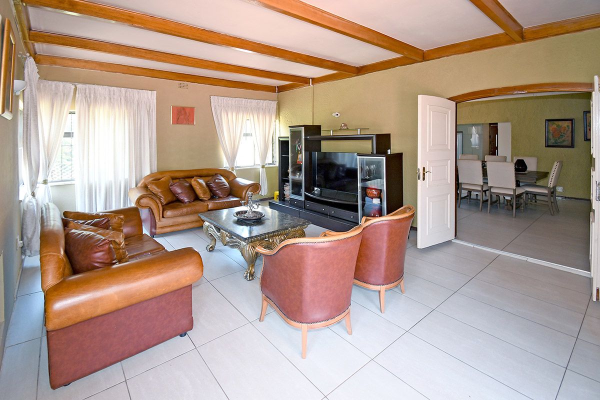 A FAMILY HOME WITH 3 WELL SIZED BEDROOMS FOR SALE IN CYRILDENE FOR R 1,750,000 - Photo 4