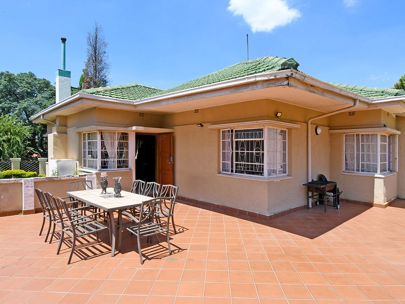 A FAMILY HOME WITH 3 WELL SIZED BEDROOMS FOR SALE IN CYRILDENE FOR R 1,750,000 - Photo 10