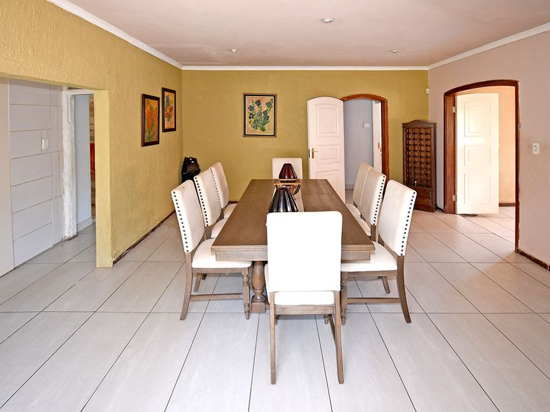 A FAMILY HOME WITH 3 WELL SIZED BEDROOMS FOR SALE IN CYRILDENE FOR R 1,750,000 - Photo 8
