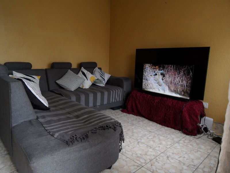 Simplex Townhouse For Sale - Photo 8