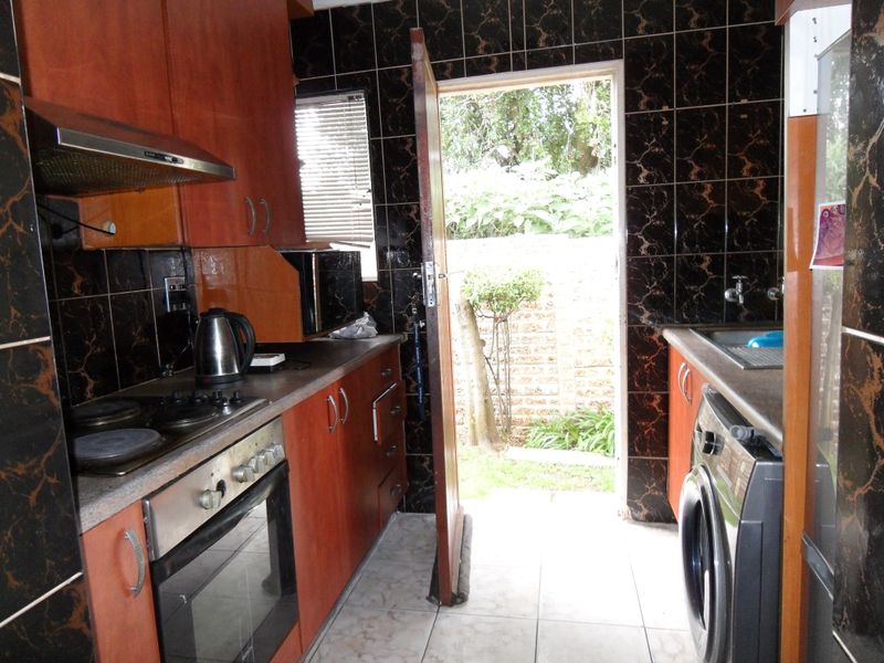 Simplex Townhouse For Sale - Photo 7