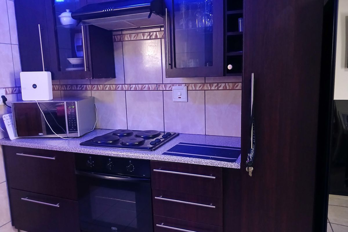 Charming 2 Bedroom House  In Cosmo Gated Community... - Photo 3