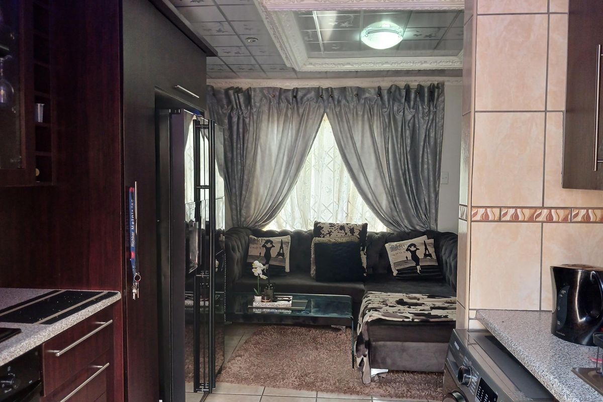 Charming 2 Bedroom House  In Cosmo Gated Community... - Photo 2