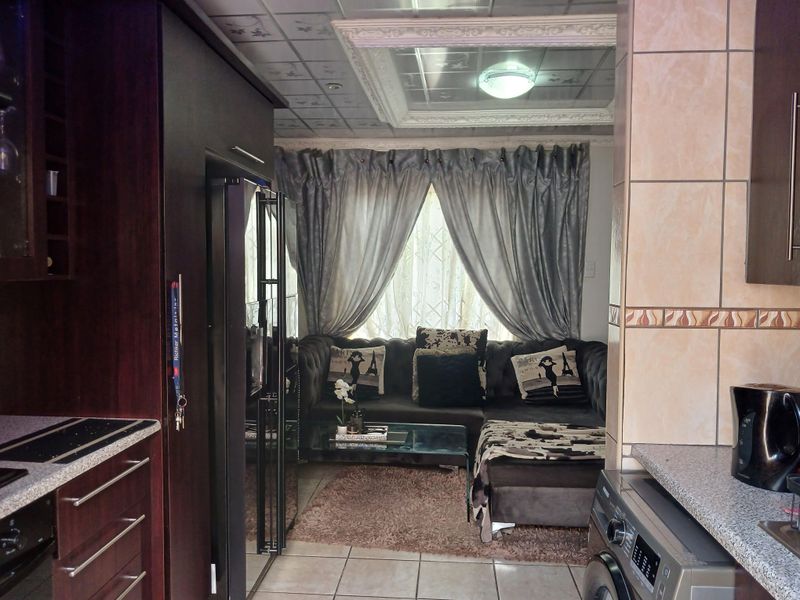 Charming 2 Bedroom House  In Cosmo Gated Community... - Photo 2