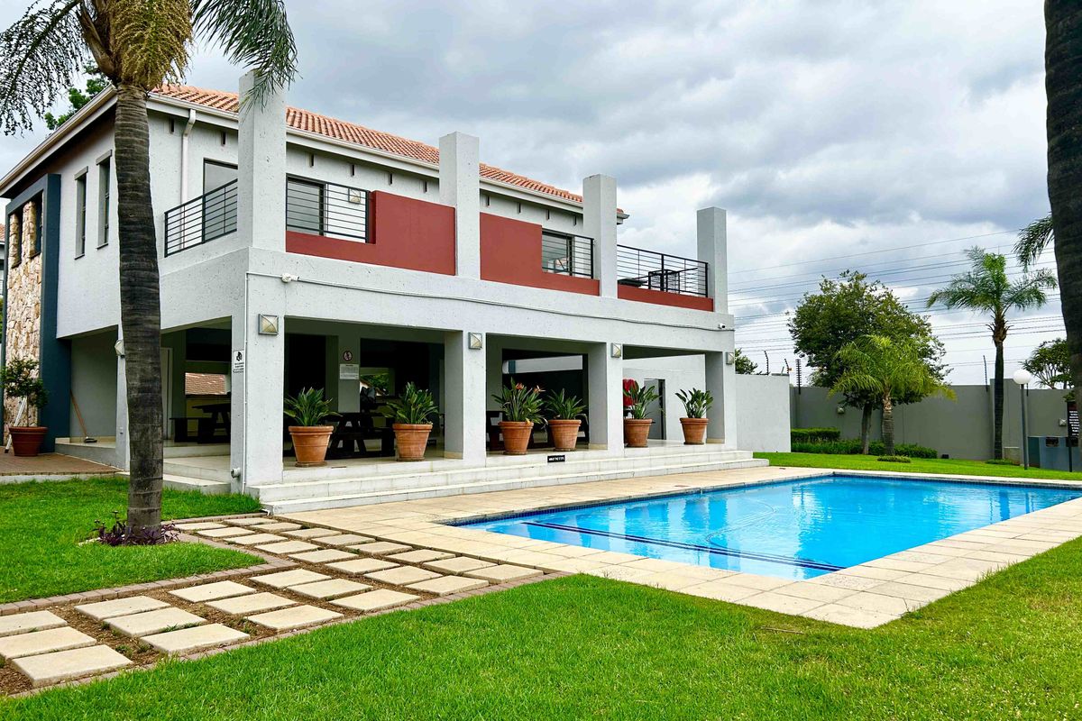 Chic, Sleek & Move-In Ready!! - Photo 2