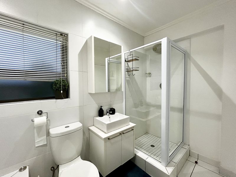 Chic, Sleek & Move-In Ready!! - Photo 6