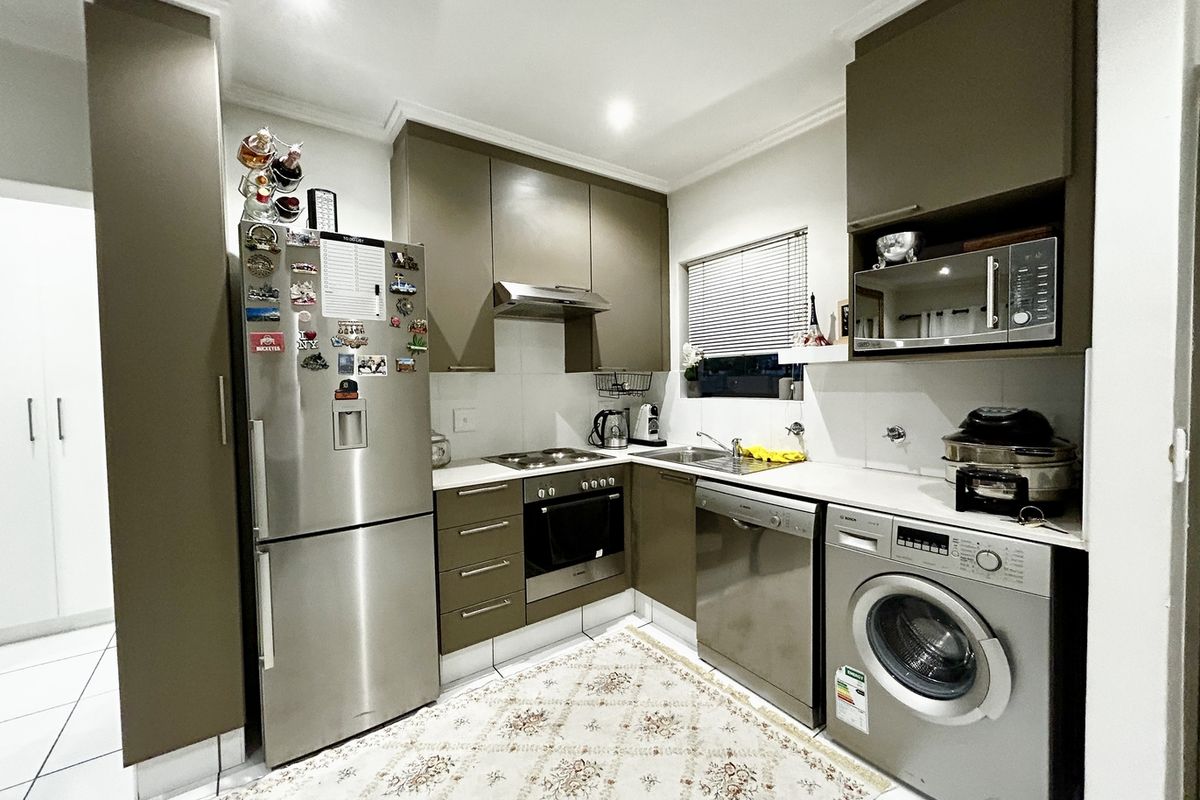 Chic, Sleek & Move-In Ready!! - Photo 3