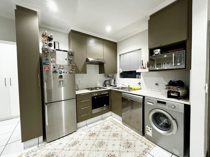 Chic, Sleek & Move-In Ready!! - Photo 3