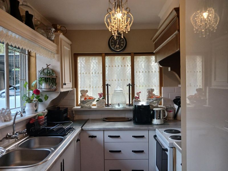 Free standing Home  for sale, offering modern living in Sundowner—your dream home await... - Photo 3