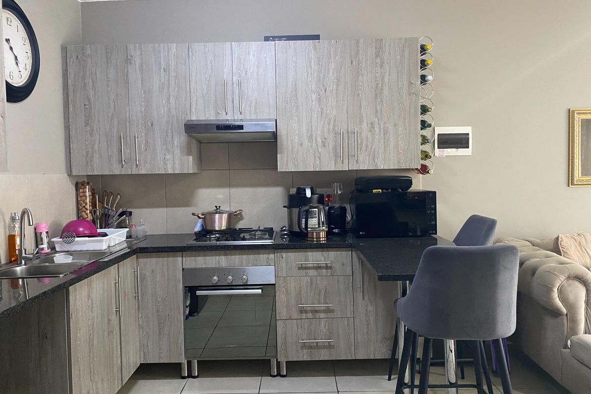 Upmarket executive 2 bedroom - Photo 5