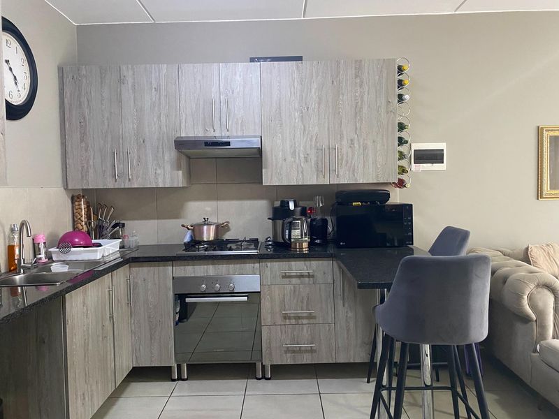 Upmarket executive 2 bedroom - Photo 5