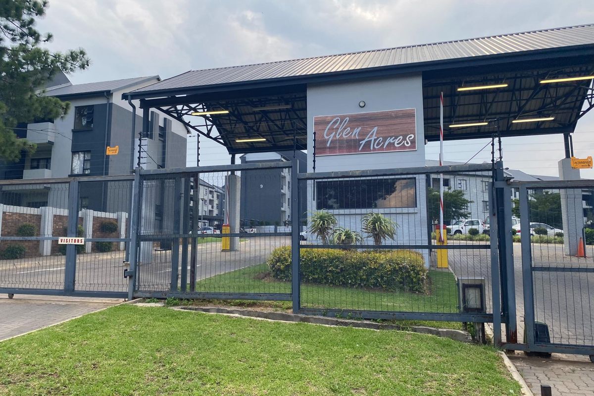 Upmarket executive 2 bedroom - Photo 3