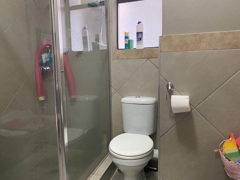 Upmarket executive 2 bedroom - Photo 8